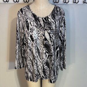 TanJay Monochrome Graphic Print Blouse size L